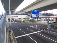 名古屋高速「高針」をおりたら「牧の原南」交差点を右折（南方向）してください。